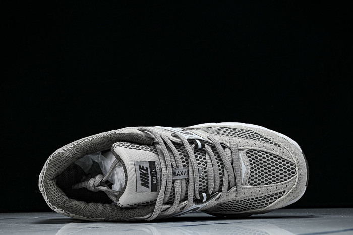 IQ4924-002 AIR MAX MOTO 2K RETRO RUNNING SHOES GREY/GREY/GREY