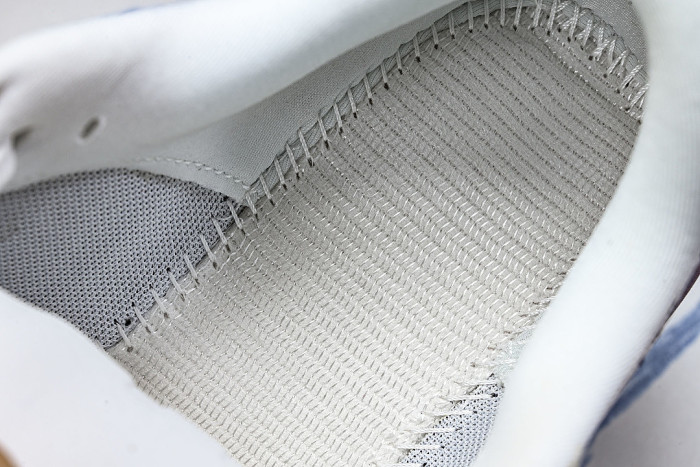 ON RUNNING CLOUDTILT LIGHTWEIGHT CASUAL SHOES WHITE/GREY