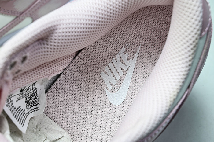 FB9109-125 DUNK LOW WHITE/WHITE/WHITE/MEDIUM SOFT PINK