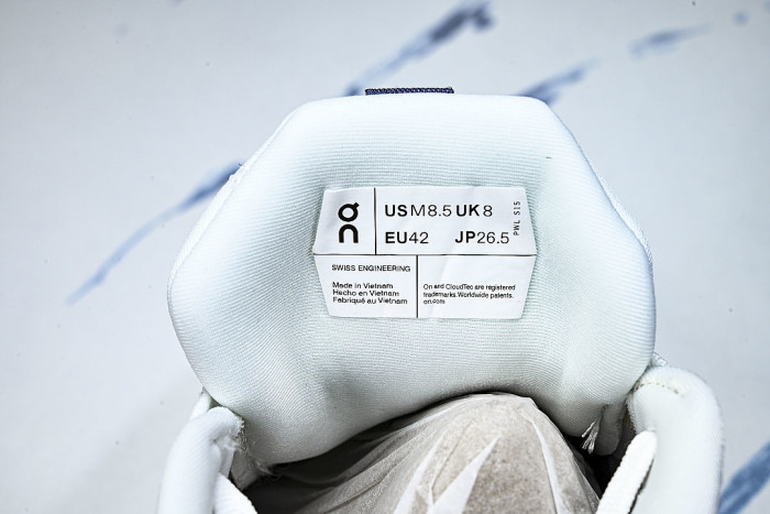ON RUNNING CLOUDTILT LIGHTWEIGHT CASUAL SHOES WHITE/GREY