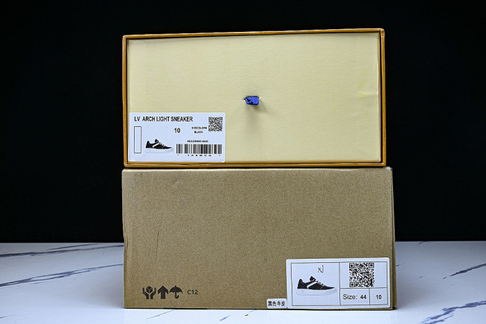 1AJTHL NUBUCK LEATHER SPORTS RUNNING SHOES BLACK/WHITE