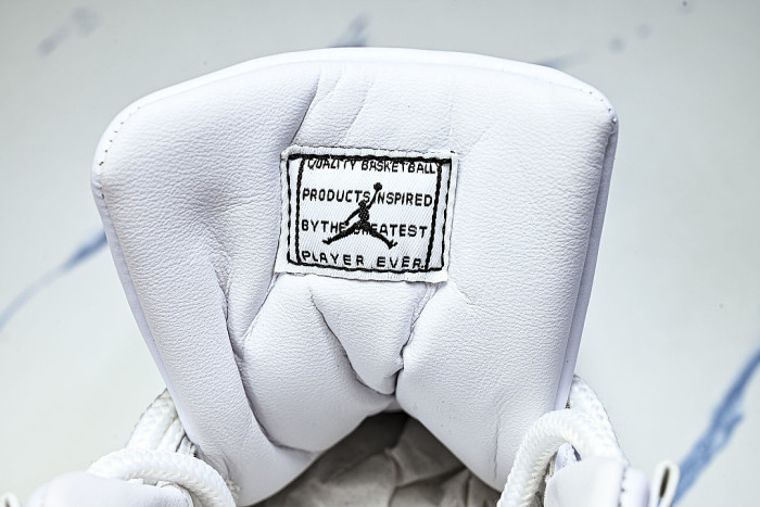 CZ8065-101 AIR FORCE 1 07 LOW CASUAL SNEAKERS WHITE/WHITE/WHITE