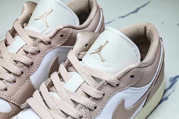 DC0774-162 JORDAN 1 LOW WHITE/SAIL/PINK OXFORD