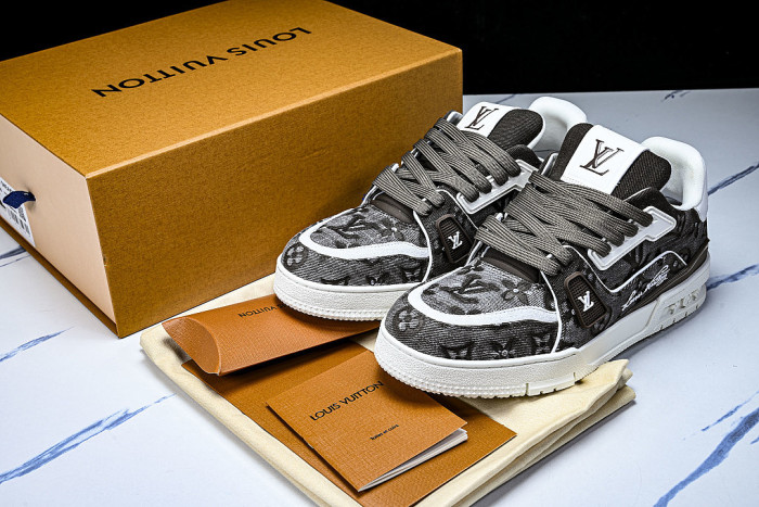 MEN'S AND WOMEN'S SPORTS AND CASUAL SHOES BLACK/WHITE