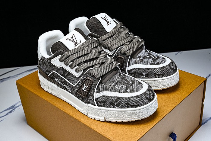 MEN'S AND WOMEN'S SPORTS AND CASUAL SHOES BLACK/WHITE