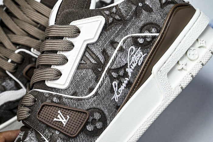 MEN'S AND WOMEN'S SPORTS AND CASUAL SHOES BLACK/WHITE