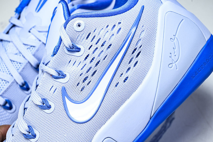 IH1401-402 KOBE 9 EM LOW PROTRO TB HYDROGEN BLUE/WHITE/LIGHT PHOTO BLUE