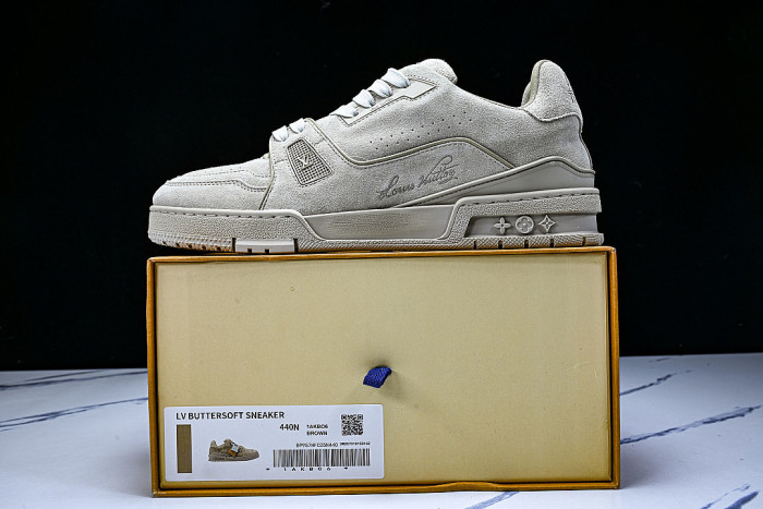 THE NEW CALFSKIN SPORTS SHOES EXUDE A SENSE OF FASHION AND SOPHISTICATION LIGHT GRAY/GREY