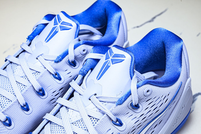 IH1401-402 KOBE 9 EM LOW PROTRO TB HYDROGEN BLUE/WHITE/LIGHT PHOTO BLUE