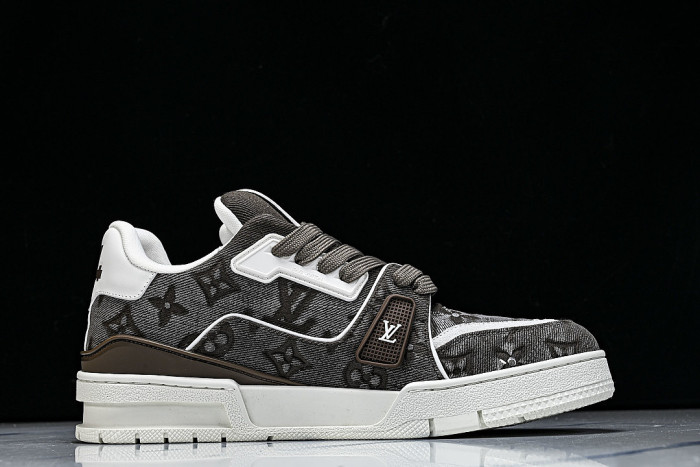MEN'S AND WOMEN'S SPORTS AND CASUAL SHOES BLACK/WHITE