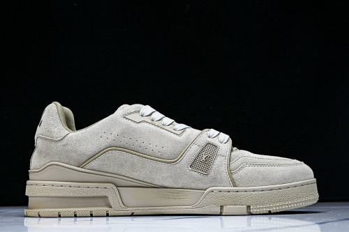 THE NEW CALFSKIN SPORTS SHOES EXUDE A SENSE OF FASHION AND SOPHISTICATION LIGHT GRAY/GREY