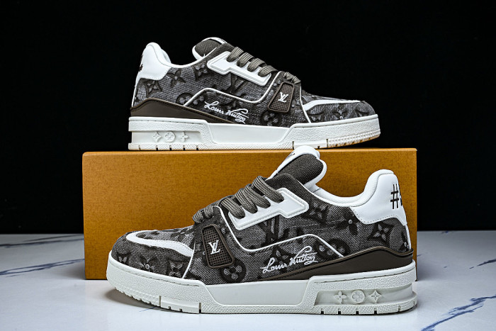 MEN'S AND WOMEN'S SPORTS AND CASUAL SHOES BLACK/WHITE