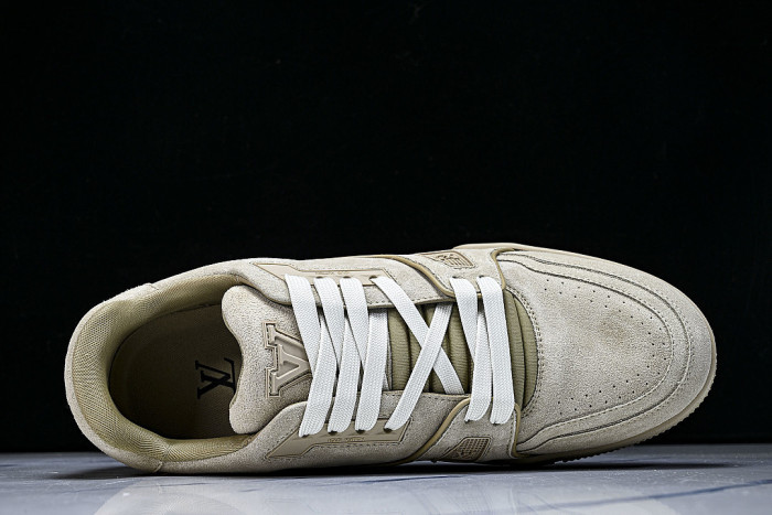 THE NEW CALFSKIN SPORTS SHOES EXUDE A SENSE OF FASHION AND SOPHISTICATION LIGHT GRAY/GREY