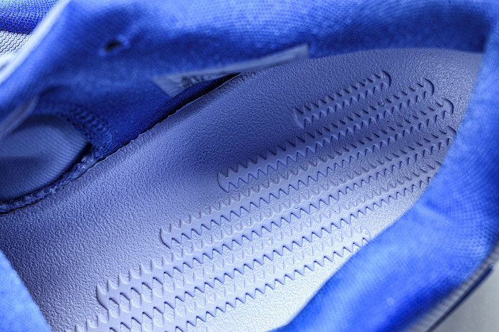 IH1401-402 KOBE 9 EM LOW PROTRO TB HYDROGEN BLUE/WHITE/LIGHT PHOTO BLUE