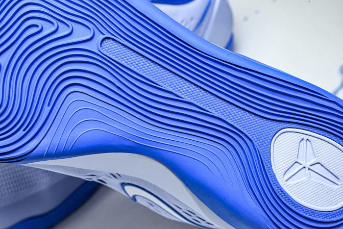 IH1401-402 KOBE 9 EM LOW PROTRO TB HYDROGEN BLUE/WHITE/LIGHT PHOTO BLUE