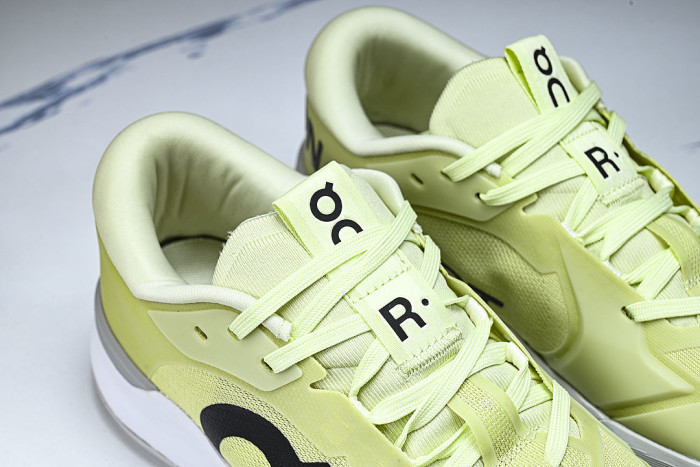 3MG10364744 ON THE ROGER PRO 3 LINEN/LIME