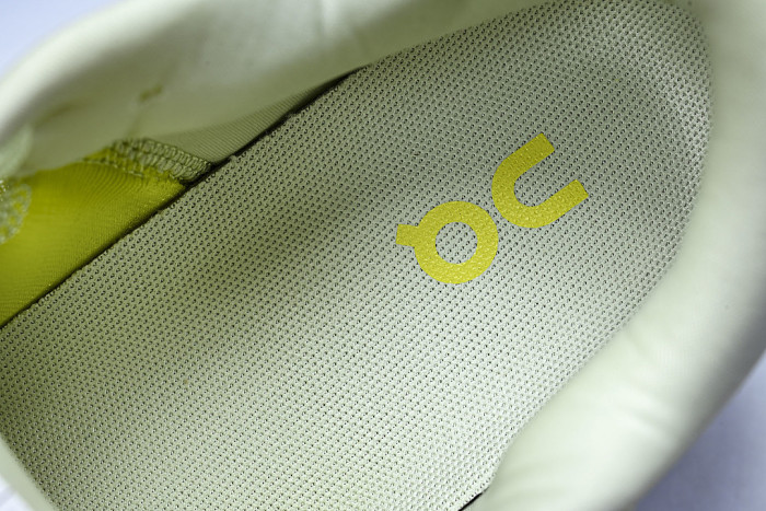 3MG10364744 ON THE ROGER PRO 3 LINEN/LIME