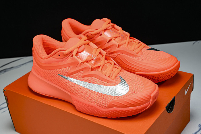 HQ2600-801 COURT AIR ZOOM VAPOR PRO 3 PREMIUM HC HYPER CRIMSON/METALLIC SILVER