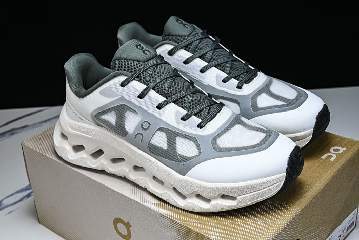 3MG10273686 ON RUNNING CLOUDTILT REMIX IVORY/OLIVE