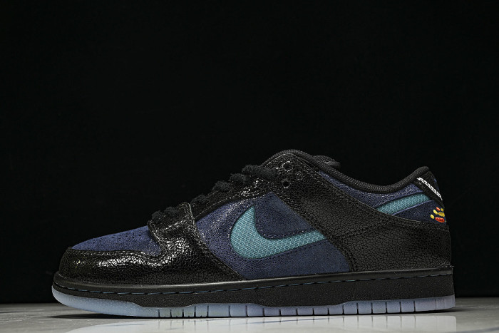 IQ1323-001 SB DUNK LOW CASUAL SNEAKERS NAVY BLUE/BLACK