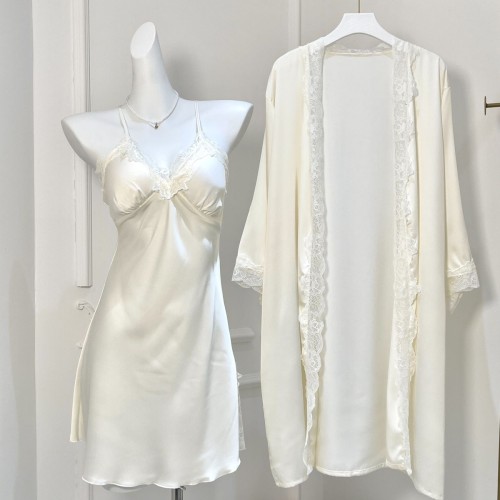 Comfortable silk two-piece nightgown and nightgown