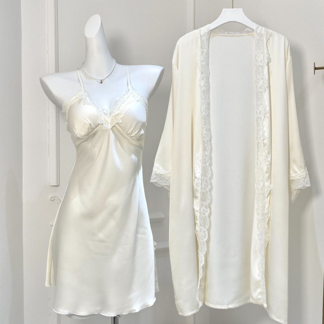 Comfortable silk two-piece nightgown and nightgown