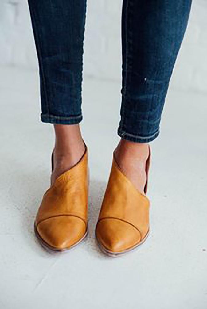 fashion retro pointed shallow flat sole shoes