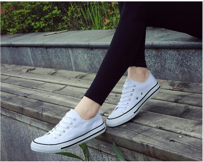 Casual shoes woman 2020 fashion breathable canvas sneakers women shoes lace-up flat with solid flats women sneakers plus size