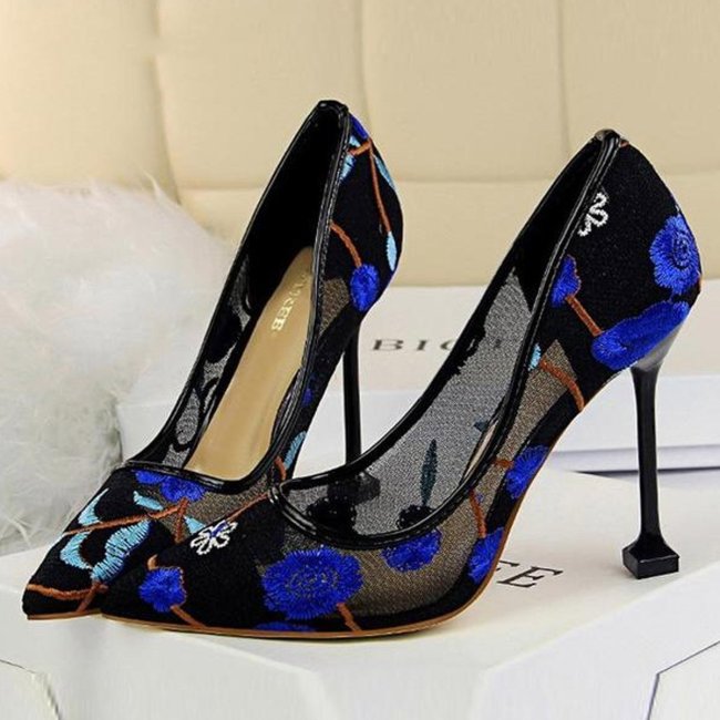 Sexy Lace Embroidery   Hollow Pointed Slim Heel Shoes