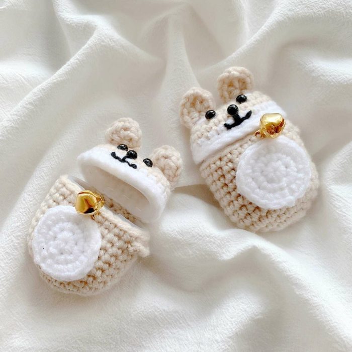 Cartoon Mouse Handmade Knitted Plush Doll Winter AirPod Case