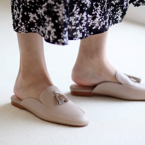 Fashion women's cowhide round toe flat bottom tassel slippers low heeled shoes