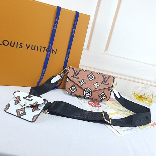 Louis Vuitton LV M80091∕61276 Two Pieces CrossBody Bag Change Holder 0909165