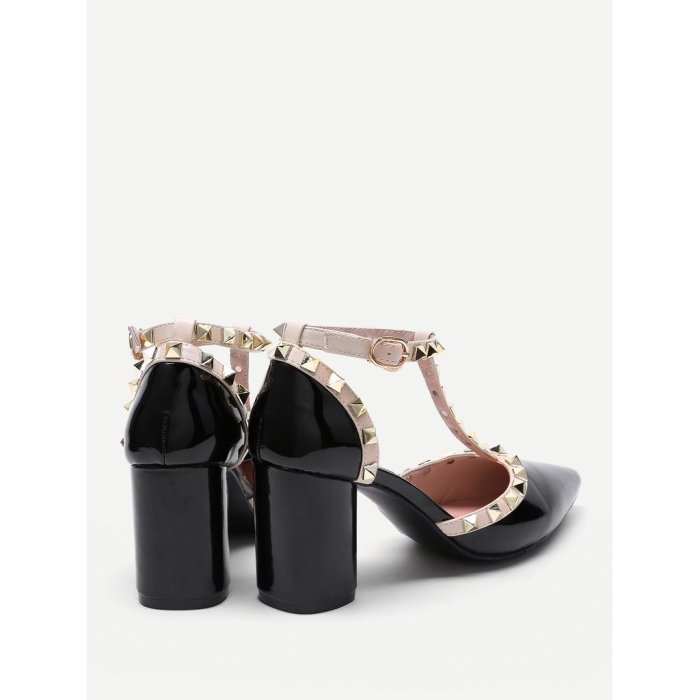 Rockstud Decorated Point Toe Heeled Shoes