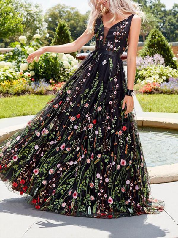 Black Elegant V neck Backless Flower Embroidery Evening Dress