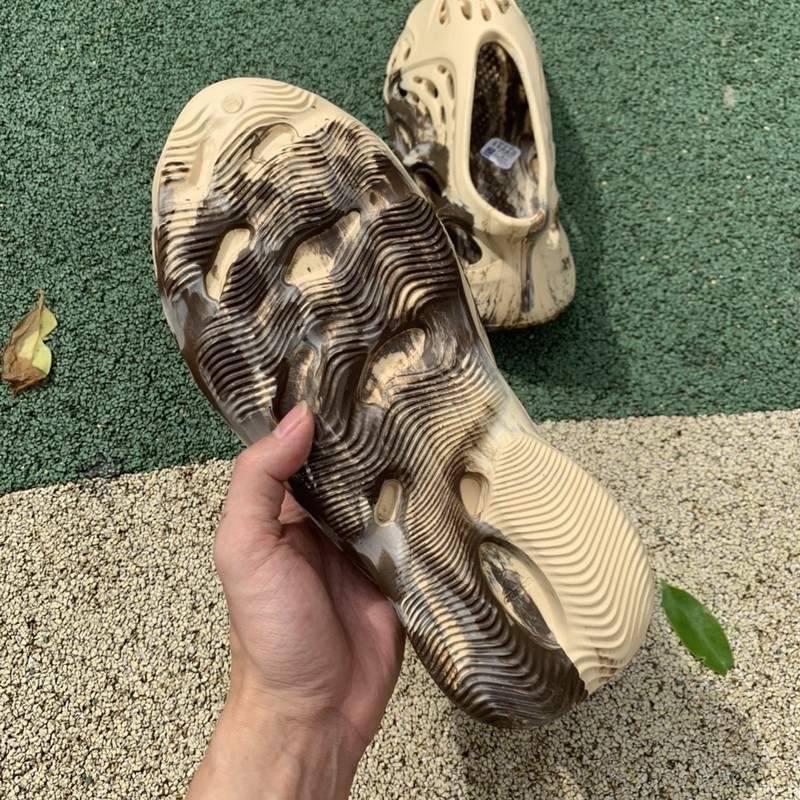 yeezy foam runner cream clay