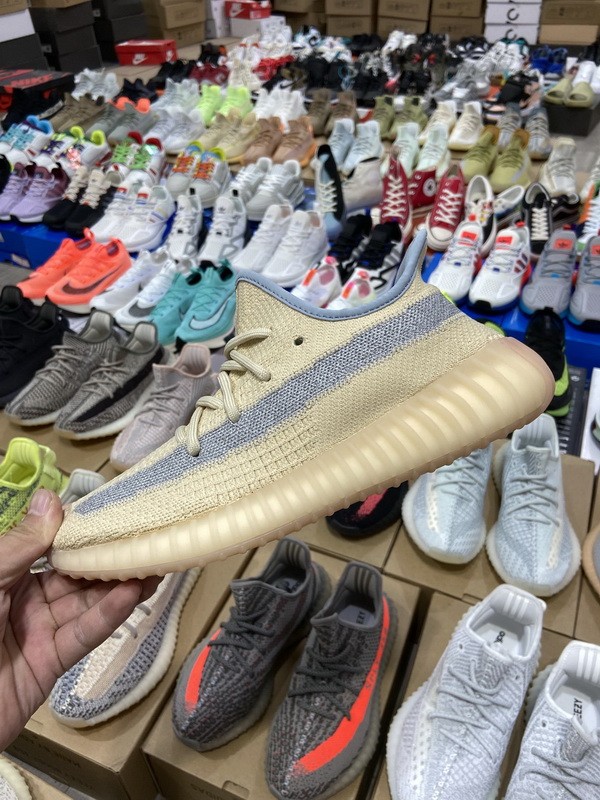 Yeezy 350v2 Boost FY5158