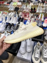 Yeezy 350v2 Boost 满天星 GY3438