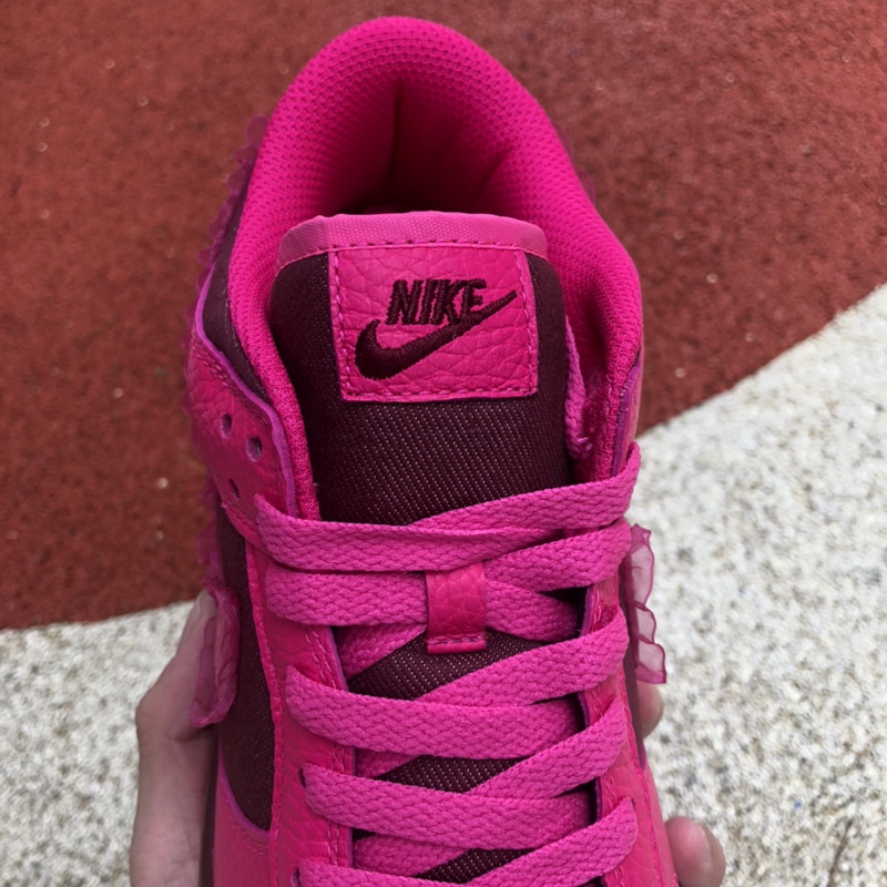 Nike Dunk Low Valentine