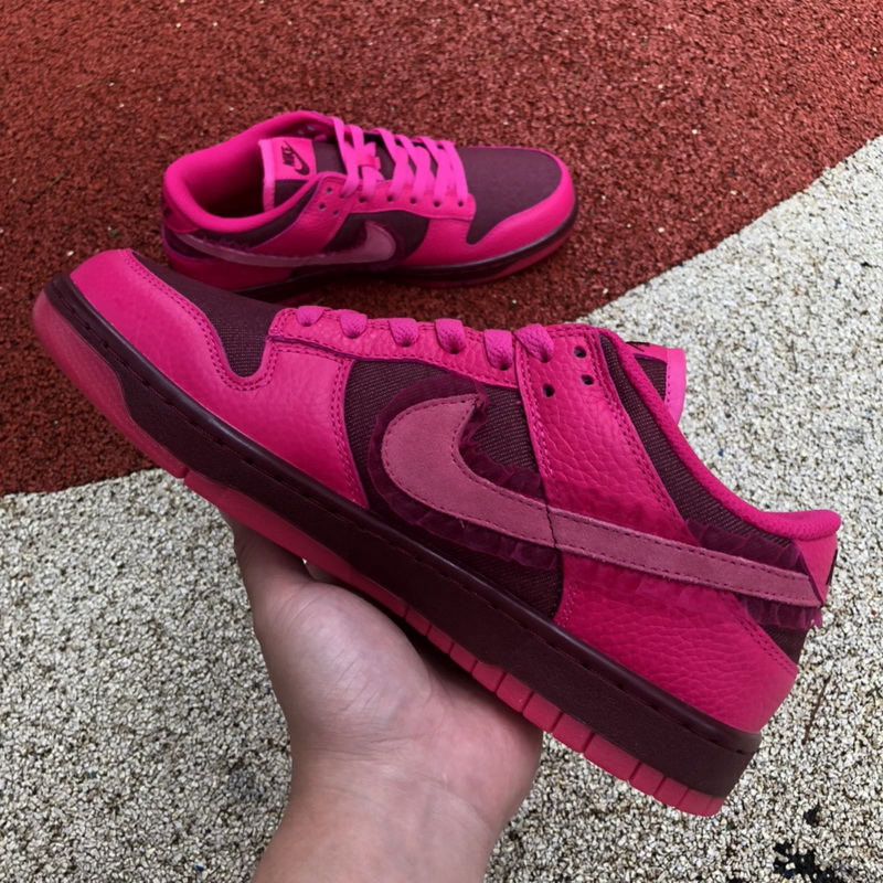 Nike Dunk Low Valentine