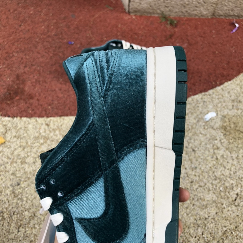 Nike Dunk Low Green Velvet