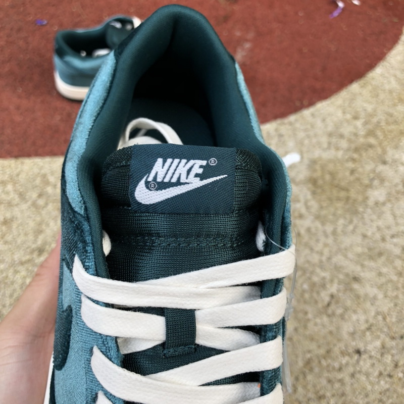 Nike Dunk Low Green Velvet