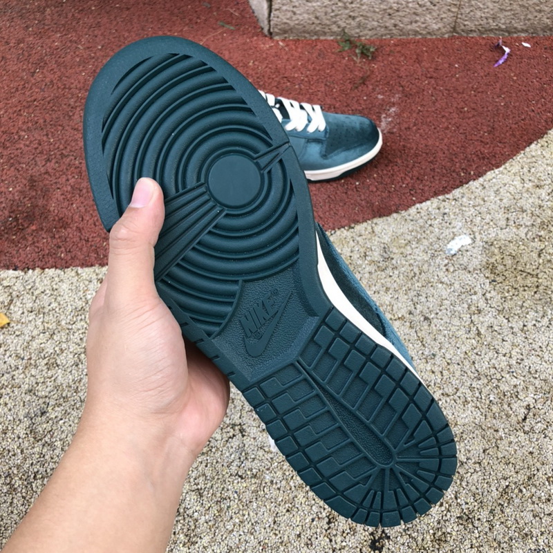 Nike Dunk Low Green Velvet