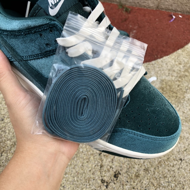 Nike Dunk Low Green Velvet