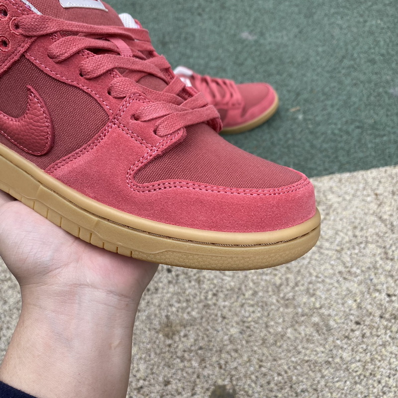Nike SB Dunk Low Adobe