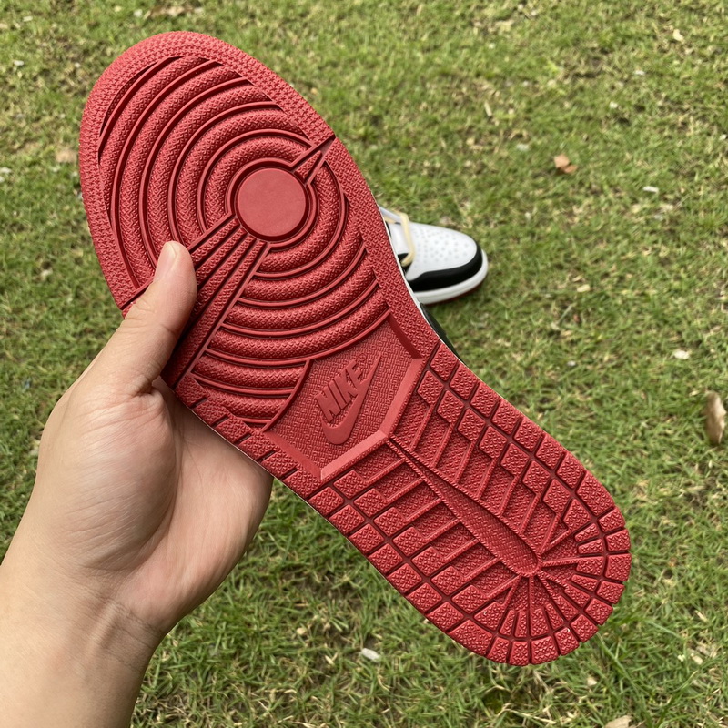 Jordan 1 Retro Low OG Black Toe