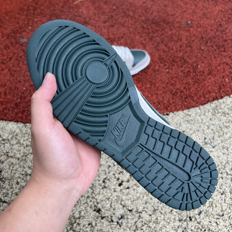Nike SB Dunk Low Shoes