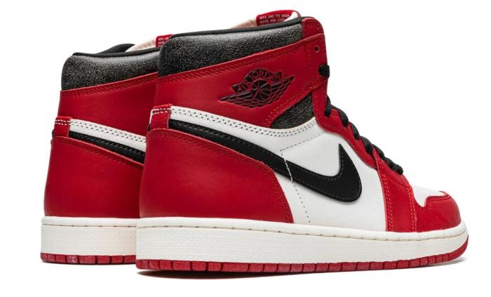 AIR JORDAN 1 RETRO HIGH OG  Chicago Lost and Found 