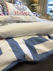 $100 A-318  Material:cotton  Four-piece set  size:1pc Duvet cover(200x230cm) +1pc bedsheet(240x250cm)+2pcs pillow case(45x74cm)