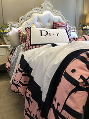 $100 A-324 Material:cotton  Four-piece set  size:1pc Duvet cover(200x230cm) +1pc bedsheet(240x250cm)+2pcs pillow case(45x74cm)