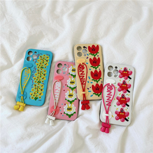 【花朵手機殼】韓國ins花朵腕帶適用iPhone手機殼  任選2個 附贈行動電源